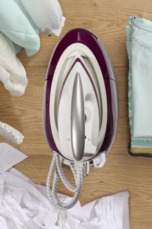 Праска-парогенератор Gorenje, 2800Вт, 1700мл, паровий удар -140гр, мех.упр., керам. підошва, бордовий